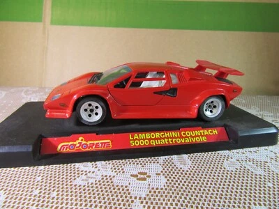 467Y Majorette 4203 Francia 1:24 Lamborghini Countach 5000 Rosso 1982 + Supporto - Immagine 1 di 4