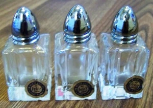 "JUEGO DE 3 AGITADORES DE SAL Y PIMIENTA CRISTAL IW RICE & COMPANY - CORTADOS A MANO JAPÓN 2 1/2" - Imagen 1 de 3