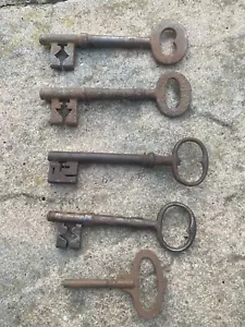 4 Antique Door Keys & 1 Clock Key - Picture 1 of 17