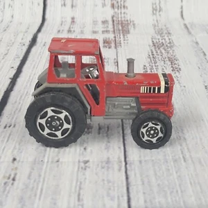 Unbranded IH red die-cast and plastic 1/64 scale Tractor - Picture 1 of 6