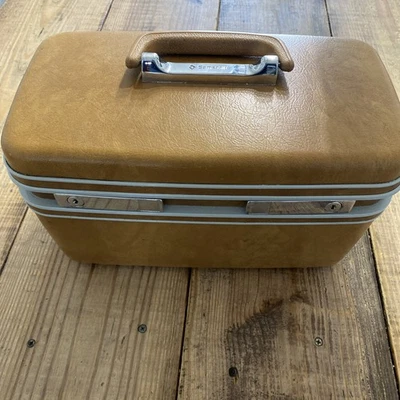 Estuche de equipaje de colección para artículos de tocador de maquillaje rígido Samsonite con espejo Foto 1 de 4