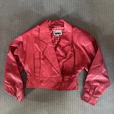 Chaqueta de moto de cuero roja Pelle Cuir vintage para mujer M recortada con cinturón años 80 Foto 1 de 4