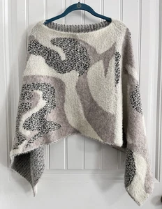 Poncho/suéter tejido Do Everything With Love para mujer talla única patrón abstracto gris - Imagen 1 de 9