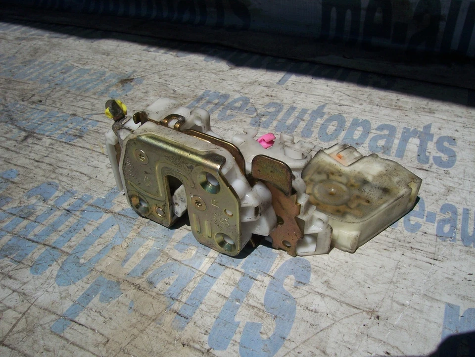 96-04 NISSAN PATHFINDER OEM RIGHT FRONT PASSENGER SIDE DOOR ACTUATOR LATCH LOCK - Image 1 of 4