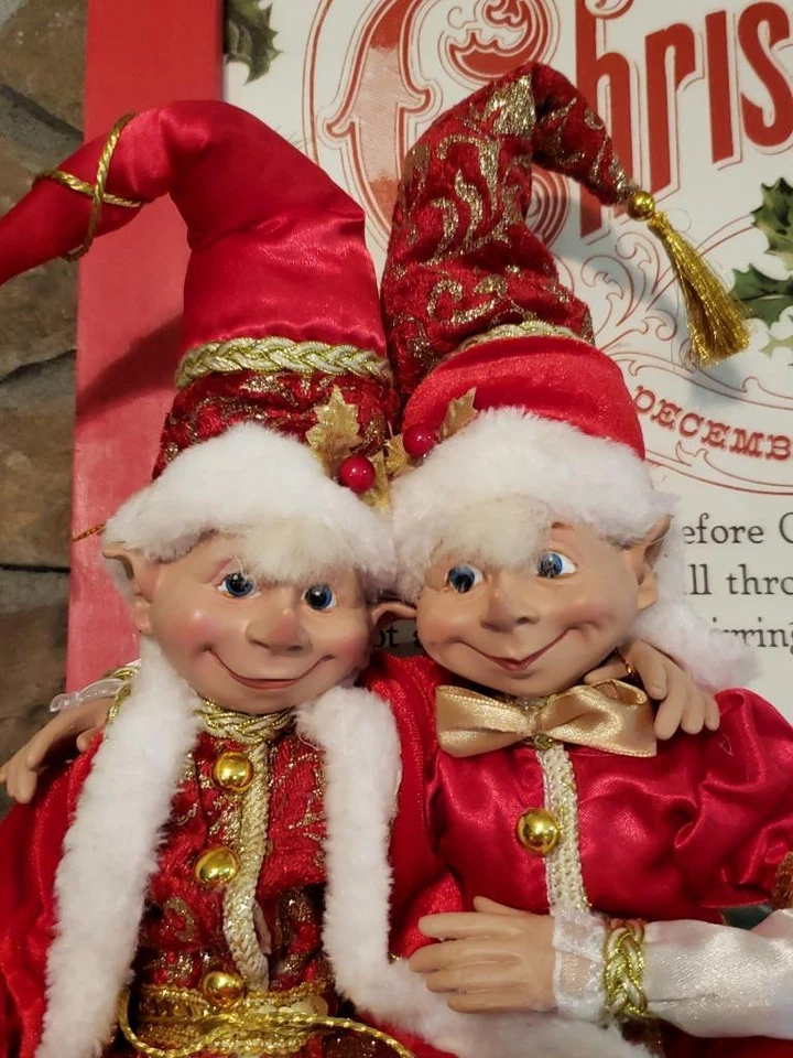 2 Novo com etiquetas 16" RAZ Santa ELF Elfos Vermelho e Dourado NATAL Prateleira Sitter Display Prop - Imagem 1 de 4