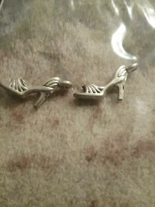 NEU Set 2 Bleifrei Zinn Silber High Heel Schuh Charms 2er Set Siehe Fotos - Bild 1 von 12