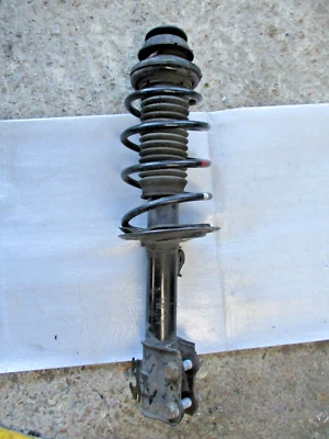 2016 TOYOTA YARIS FRONT RIGHT 1.5 HYBRID SHOCK ABSORBER 485100DA20 - Image 1 of 4