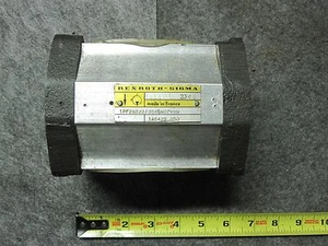 REXROTH 1PF2G322/038LN07VHN SIGMA GEAR PUMP - Picture 1 of 4