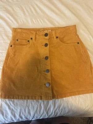 Мини-юбка для подростков без границ 5 желтых карманов с высокой талией вельветовая на пуговицах - Изображение 1 из 3