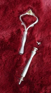 VINTAGE SILBERFARBEN METALL LECKERBISSEN PLATTE GRIFF 2-STUFIG 9" Länge - Bild 1 von 1