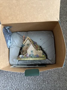 Lilliput Lane The Flower Basket 2000 - Picture 1 of 3