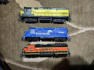 HO Scale Diesel Locomotive Lot CONRAIL, BNSF, CNW (GREAT RUNNERS!!) - Picture 1 of 13