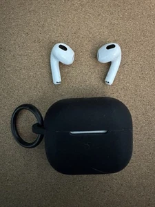 Apple AirPods (3rd Generation) with Lightning Charging Case - White - Photo 1 sur 3