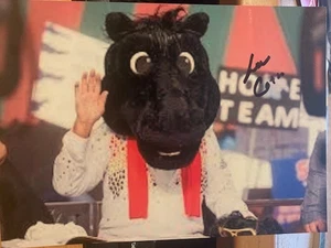 LEE CORSO HANDSIGNIERT 5X7 SOUTHERN METHODIST SMU MUSTANGS KOPFBEDECKUNG SPIELTAG - Bild 1 von 1