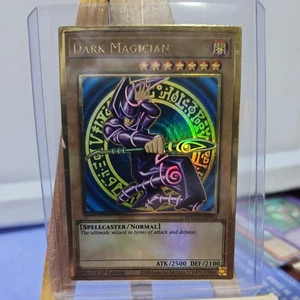 Dunkler Magier MAGO-DE002 Maximum Gold 1. Auflage LP Konami Yu-Gi-Oh - Bild 1 von 3