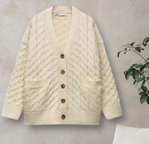 CARDIGAN NUOVO CON ETICHETTE MISTO LANA MAGLIA CAVI TASCHE FRONTALI - Foto 1 di 7