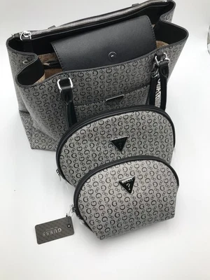 大号 Grey Guess 签名标志包全新带标签和 Junction 旅行套装 3 件套 — 第 1/4 张图片