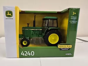 Trattore 2x4 John Deere ERTL 1/32 4240 - Foto 1 di 2