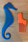 Lot de 2 peignes hippocampes en plastique vintage grands 6 pouces bleu, orange 3 pouces 1987 Hong Kong