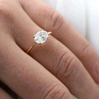 Anillo nupcial solitario de diamantes creado en laboratorio de corte ovalado East West oro amarillo de 14 K FN Foto 1 de 4