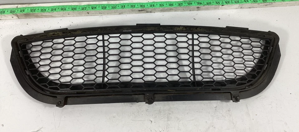 Parachoques delantero BMW 535i 2009-2011 parrilla central inferior OEM. Foto 1 de 4