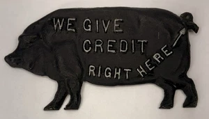 Vintage Gusseisen Metall Schweineladen Schild: Wir geben Kredit genau hier mit Pfeil - Bild 1 von 2