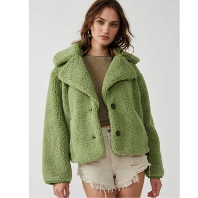 Acogedora chaqueta Free People grande de piel Joplin dulce pistacho grueso peluche de gran tamaño Foto 1 de 4
