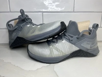 Nike Metcon Flyknit 3 Zapatos de Entrenamiento AQ8022-002 Para hombres 8 Geniales Gris Negro Tenis Foto 1 de 4