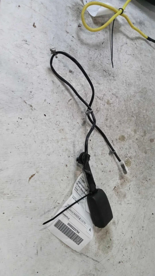 Used Front Left Seat Belt Front fits: 2019 Nissan Frontier bucket driver buckle Foto 1 de 4