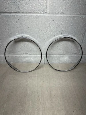 Dos biseles de anillo de faros originales Mercedes Benz W113 230sl 250sl 280sl Foto 1 de 4