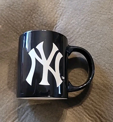 Usado NAVY New York Yankees cerámica azul 8 oz. Taza MLB Sticker Boelter/MLBP Foto 1 de 4