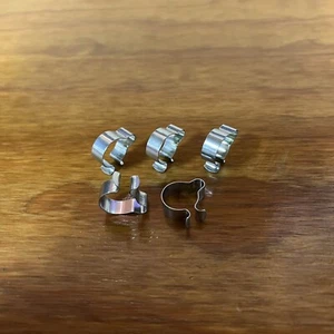 5 MORSETTI PER CAVO BICICLETTA ADATTI HUFFY RAIL THE WHEEL SEARS & ALTRI VINTAGE NOS 5/8" - Foto 1 di 12
