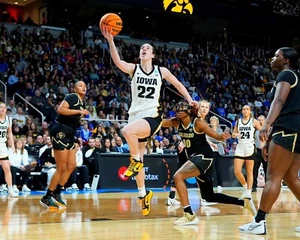 8x10 Photo CAITLIN CLARK Iowa Hawkeyes Basketball NCAA All Time Leading Scorer - Picture 1 of 1