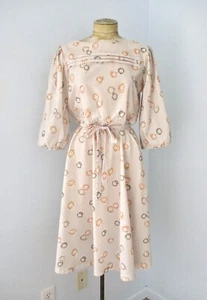 Abito da segreteria svasato vintage anni 70 beige arancione geometrico vortice poli chiffon aderente M/L - Foto 1 di 6
