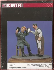 Kirin seconda guerra mondiale soldato tedesco taglio di capelli Italia 1944 (2 figure) Kit modello scala 1/35 - Foto 1 di 1
