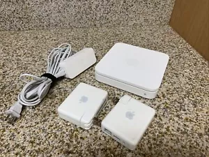 2009 Apple Wireless Router Extender Set White Color #5 - Picture 1 of 3