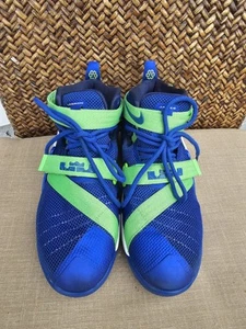 Nike Sneaker Lebron Soldier IX Youth Basketball Shoe Court Blue And Green 6.5Y - Picture 1 of 5