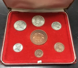 1966 Australian decimal Coins & Medal In Red Case, with SILVER Plus Copper Medal - Picture 1 of 14