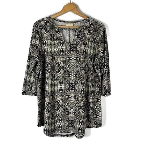 Bobbie Brooks Womens Tunic Top Size 1X Green Geometric Front Keyhole 3/4 Sleeve - Picture 1 of 8