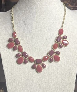 "Hermoso babero estilo retro facetado malva piedras acrílicas tono dorado 18"" L" - Imagen 1 de 6