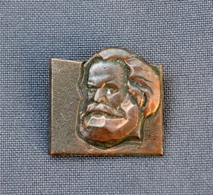 ca1970 KARL MARX Germany German low relief KAPITAL badge pin - Picture 1 of 2