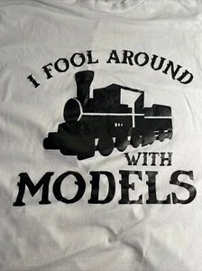 T-Shirt I Fool Around With Models lustige Grafik Gr. XL weiß Zugbegeisterter - Bild 1 von 2
