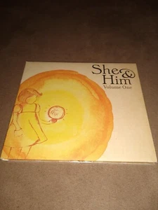 Volume One [Digipak] by She & Him (CD, Mar-2008, Merge) - Foto 1 di 3