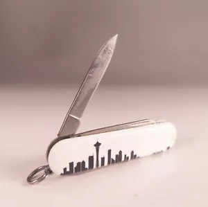 Swiss Army Knife Victorinox Classic SD 58mm SEATTLE SKYLINE PUBLIC MARKET Logo - Picture 1 of 5