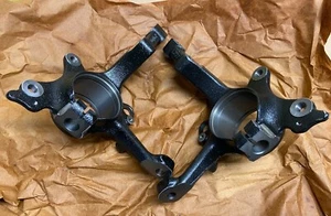 Juego de nudillos portadores de buje de dirección delantero izquierdo y derecho VW Golf MK2 1.8 G60 (90-92) - Imagen 1 de 1