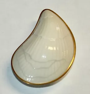 Vtg LENOX Seashell TRINKET BOX Ivory Gold Trim Vanity JEWELRY DISH - Picture 1 of 4