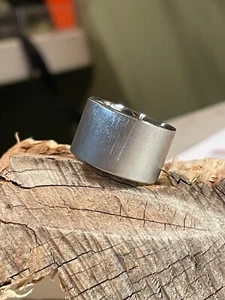 Großer breiter 14 mm modischer Ring, mattiertes Titanband, Schmuck, Damen, Herren - Bild 1 von 9