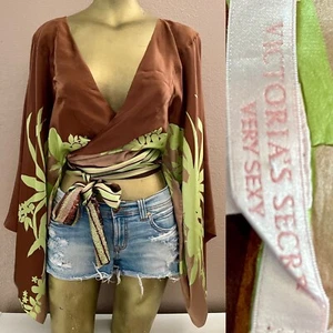 VICTORIA’S SECRET molto sexy vintage Y2K seta KIMONO WRAP TOP con SEQUIN TRIM O/S - Foto 1 di 14