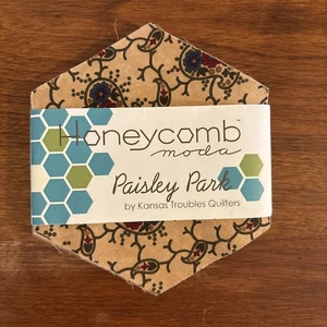Moda Wabenstoff - Paisley Park - 40-6" Sechsecke - Kansas Probleme Quilter - Bild 1 von 3