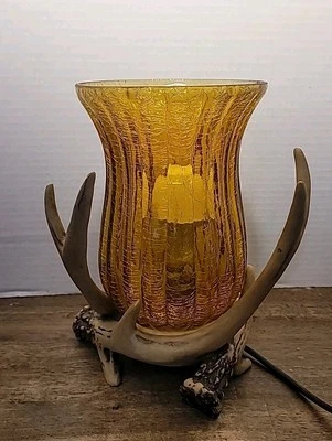 10”ANTLER LAMP With CRACKLE AMBER GLASS SHADE Cabin Lodge Deer Horn Accent Table - Image 1 of 4